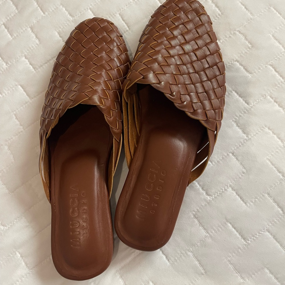 Miuccia Studio custom slides